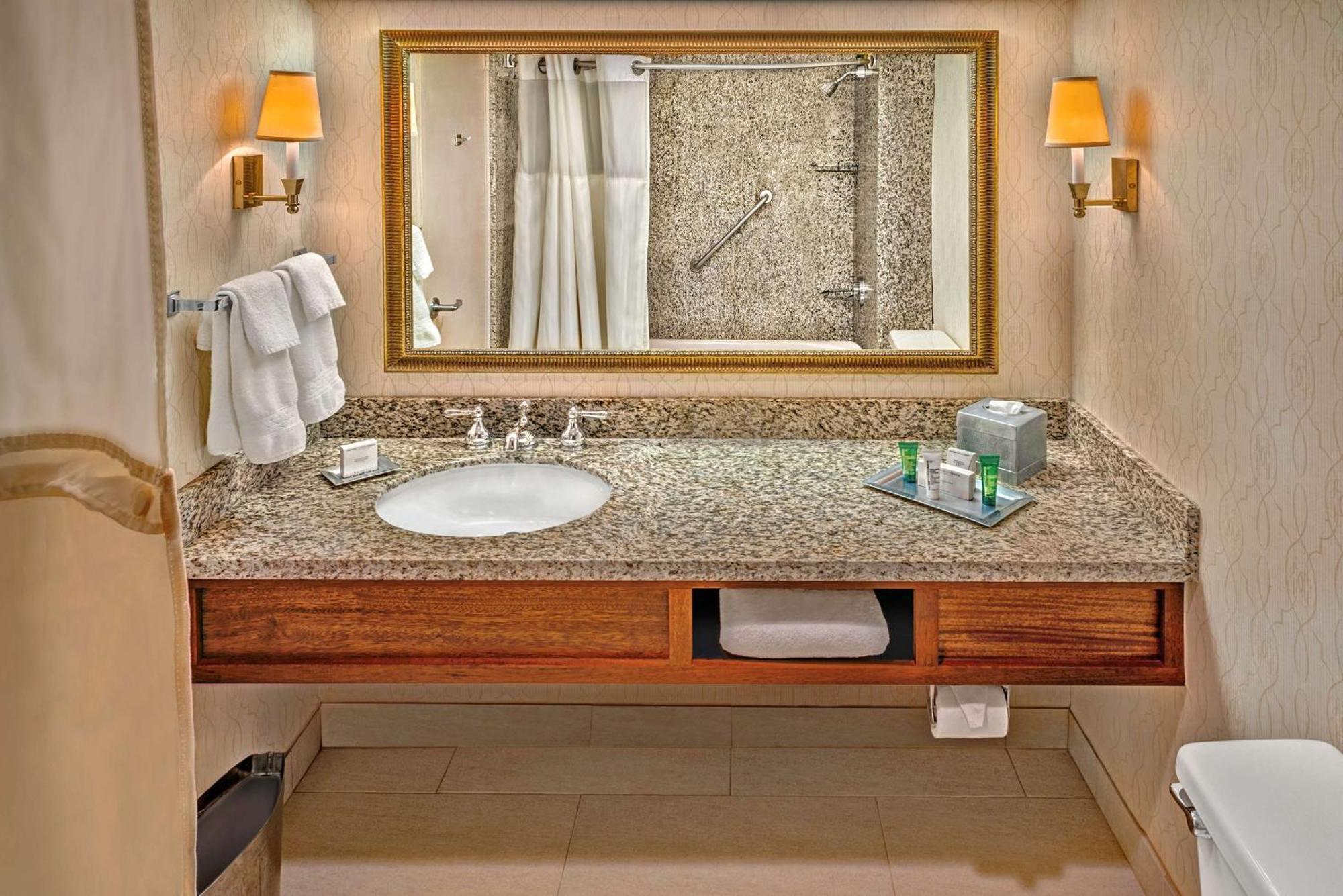 Doubletree By Hilton Philadelphia Airport Hotel Buitenkant foto